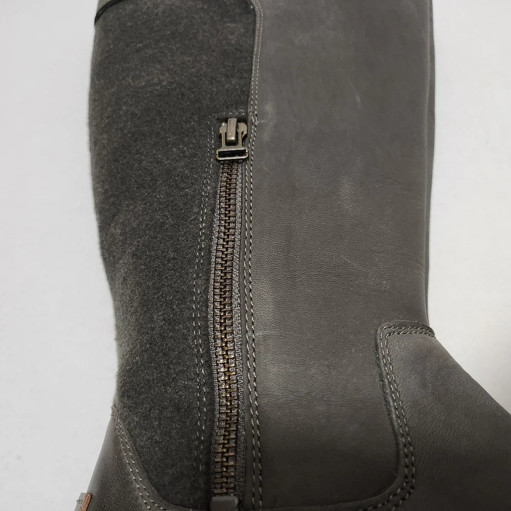 UGG Janina Boot